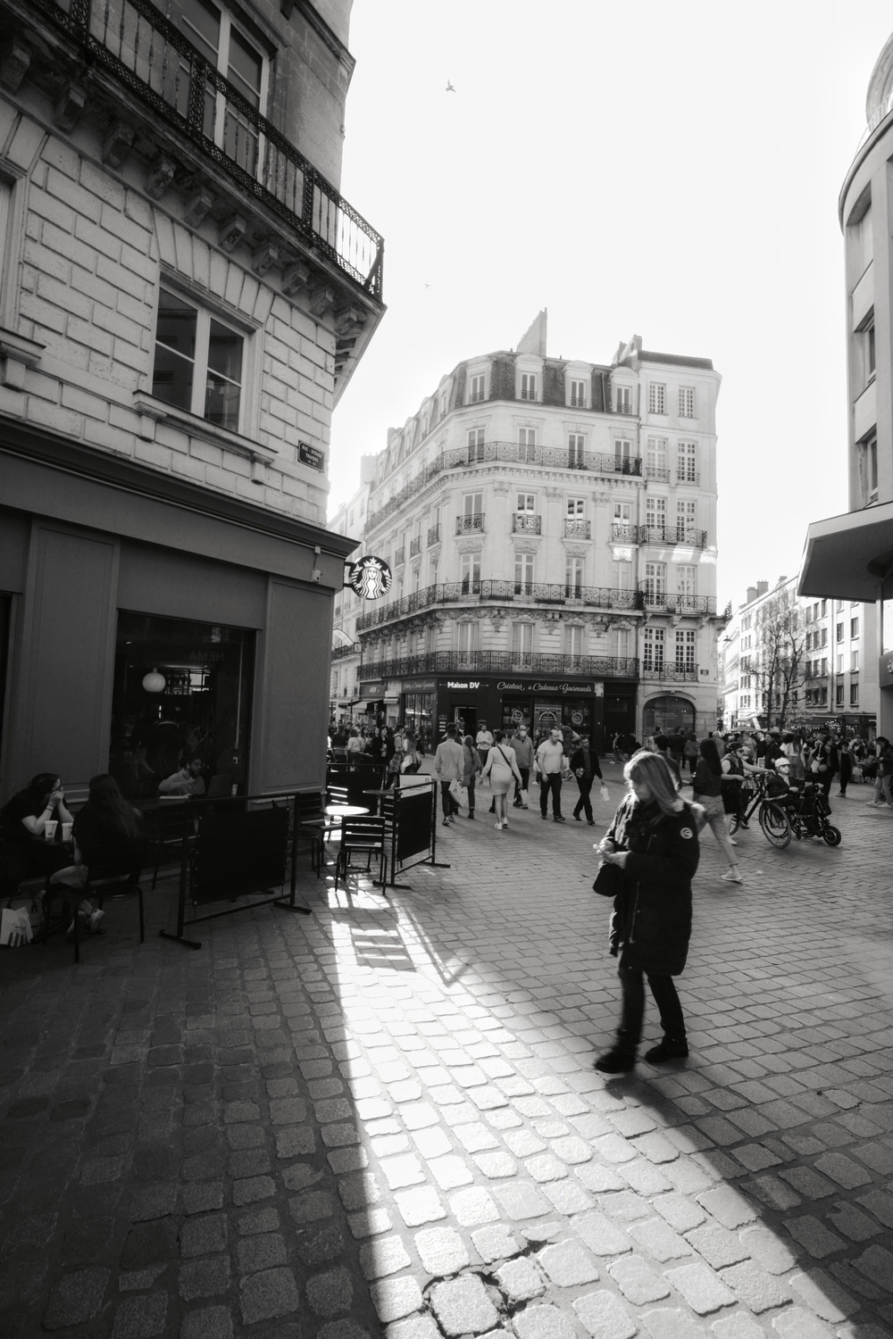 Starbucks in Nantes with some nice shadows