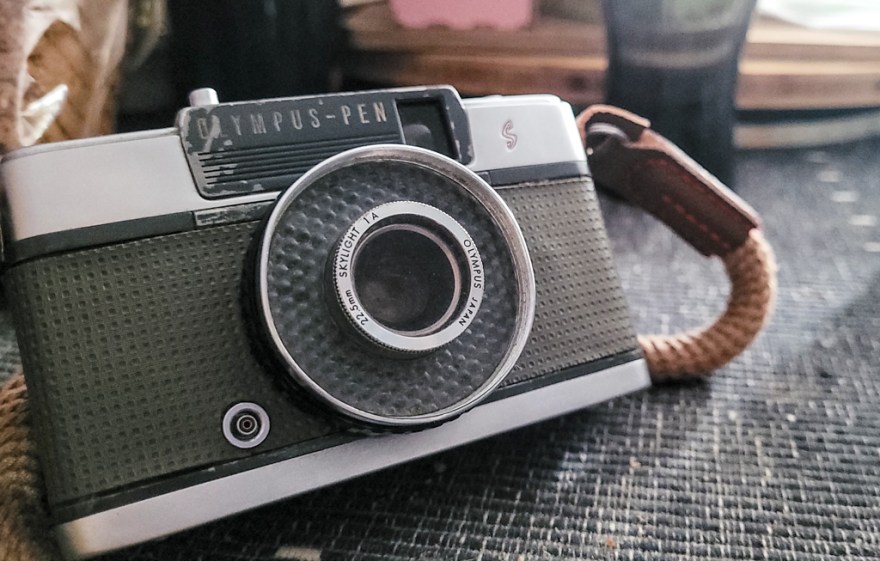 The Olympus Pen EE S: A Half-Frame Hero for Budget-Minded Film&nbsp;Fans?